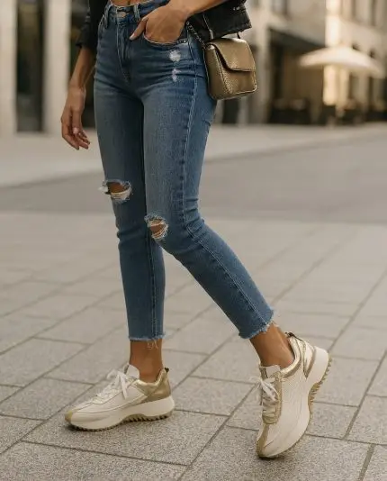 סניקרס בז זהב